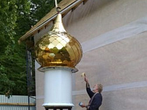 В Светлогорске установили купол на строящийся храм