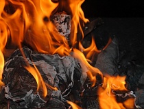 В результате возгорания одноэтажного дома погибло двое мужчин