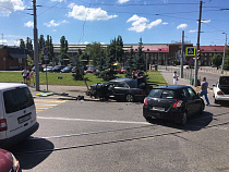 На проспекте Калинина в Калининграде «Ауди» сбил знак «Пешеходный переход»