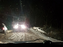 Снова снег виноват: «Мерседес» вылетел в кювет на балтийской трассе (карта)