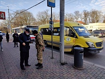 В Калининграде начали ловить в автобусах пассажиров без масок