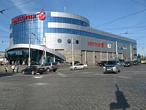 На платной парковке у «Виктории» в Калининграде повредили автомобиль