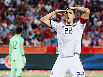 Артём Дзюба сфотографировался в Калининграде с юным подражателем