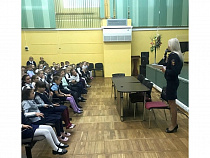 ГИБДД рассказала первоклассникам Гурьевска о безопасности на дорогах