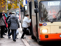 Бабушек обвинили в том, что они пачкают салоны автобусов 