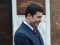 Алиханов рассказал анекдот о кризисных управляющих