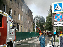 Крупный пожар в Калининграде: горит расселенный дом (фото)