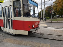 Трамвай №5 в Калининграде рискнул своими пассажирами