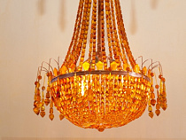 Уникальная янтарная люстра найдена в запасниках Калининградского янтарного комбината