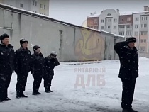 В Калининграде отдали честь снеговику в шапке полковника