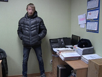 Под Калининградом налетчики в масках избили пенсионера