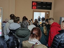 В Калининграде стоят очереди за штампом о гражданстве РФ