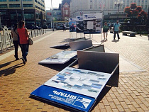 В центре Калининграда ветром повалило пару рекламных стендов