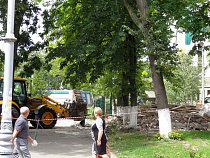 У собора на площади Победы демонтировали церковную лавку