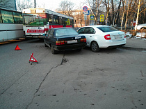 В Калининграде припаркованный автомобиль стал участником ДТП