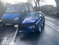 В ДТП на выезде из Балтийска в Калининград ранены водитель и пассажир БМВ
