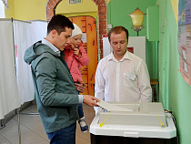 Антон Алиханов проголосовал на выборах губернатора Калининградской области