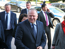 Николай Цуканов первым поздравил Антона Алиханова с вступлением в должность губернатора