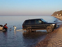 Ловцы янтаря убрали валуны с пляжа в Светлогорске, чтобы выезжать к морю на джипах