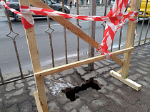 В центре Калининграда провалился тротуар (карта)