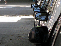 Калининградец отомстил матери после скандала, сломав зеркало её «Лексуса»