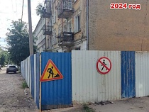 Администрацию Советска принудили огородить демонтируемый дом