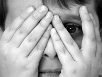 Следственный комитет России открыл круглосуточную телефонную линию "Ребенок в опасности"