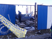 Очевидцы: в Калининграде пьяный водитель залетел на стройку
