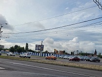 Площади у Дома Советов нашли применение для спорта с китайцами