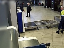 На входе в аэропорт Храброво у мужчины мгновенно исчезли часы 