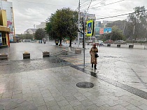 На Калининградскую область летит новый кромешный дождь с молниями
