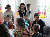 В гостях у подопечных «Верю в чудо» побывали актеры сериала «Жёлтый глаз тигра»