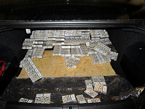 Следовавший в Литву калининградец спрятал в тайниках 2 079 пачек сигарет