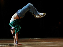 В Калининграде полицейские учат несовершеннолетних правонарушителей брейк-дансу