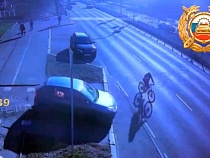 Ветеран автомобилей наказала велосипедистку за езду не по велодорожке