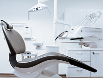 Немцы, поляки и литовцы вставляют зубы в Калининграде