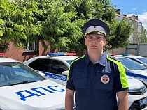 В Калининградской области инспектор ДПС уберёг женщину от непоправимого