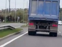 «Алиханов бы его отшатал»: по Калининграду тайно ездил песковоз