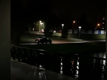 Нахал на джипе колесил по тротуару у Нижнего озера (видео)