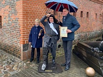 В Калининград вернули ботфорт барона Мюнхгаузена