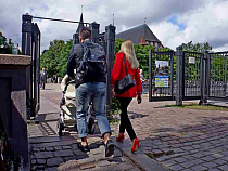 Власти задумались о введении новых выплат для семей с детьми