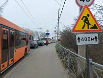 «Издевательство»: водители возмущены темпами ремонта моста на Киевской