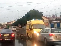 В Калининграде у Центрального рынка за рулём умер водитель (видео)