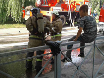 В День России 40 пожарных тушили свалки региона