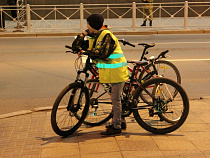 Автомобиль сбил 9-летнего велосипедиста прямо на тротуаре