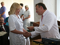 Лучшие врачи Калининграда получили поздравления облдумы