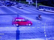 Видеокамеры зафиксировали опасный манёвр на Южном обходе 