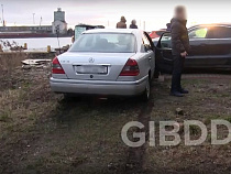 На берегу Преголи пьяный на Мерседесе протаранил Порше (видео)