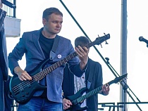 Глава власти Пионерского играл на гитаре вместо утверждения схемы отходов