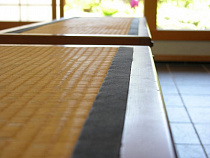 У забывчивой калининградки умыкнули норковую шапку со скамейки в ТЦ